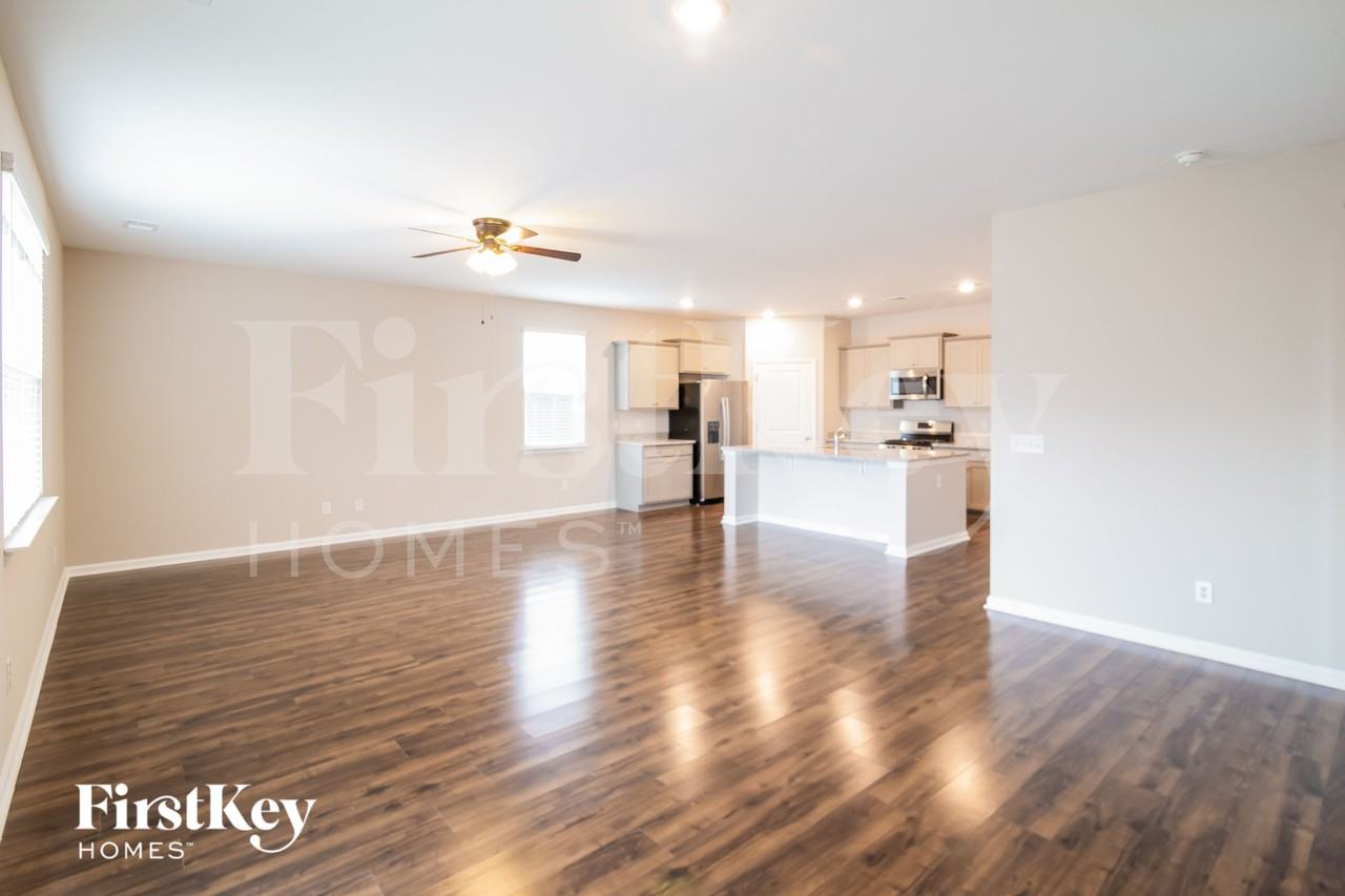 169 Greenwich Dr - Photo 4 of 15