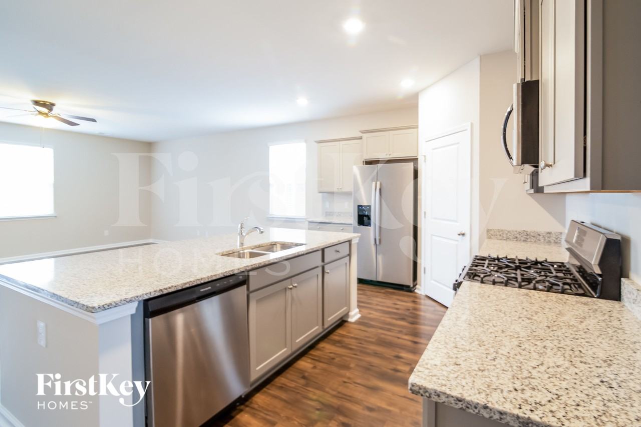 169 Greenwich Dr - Photo 6 of 15