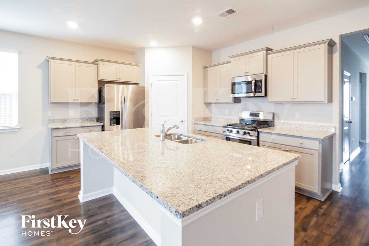 169 Greenwich Dr - Photo 7 of 15