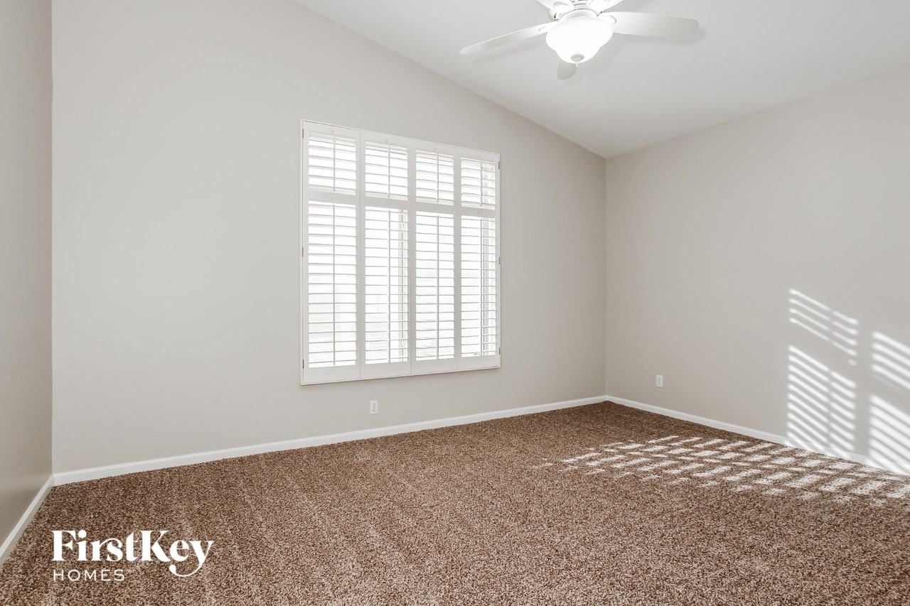 11029 W Almeria Rd - Photo 7 of 15