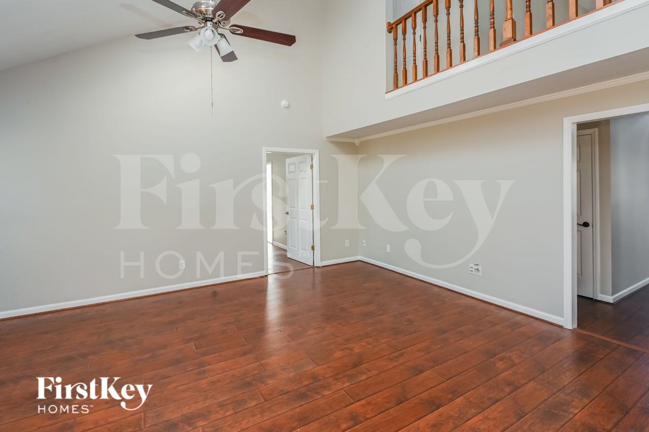 10706 Trumble Ln - Photo 7 of 15