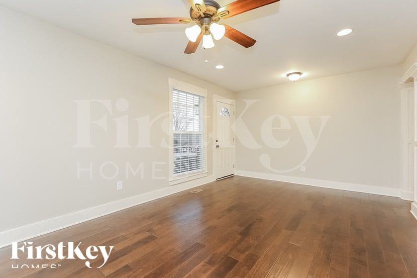 208 Beech Dr - Photo 4 of 15