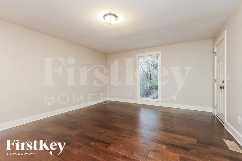 208 Beech Dr - Photo 5 of 15