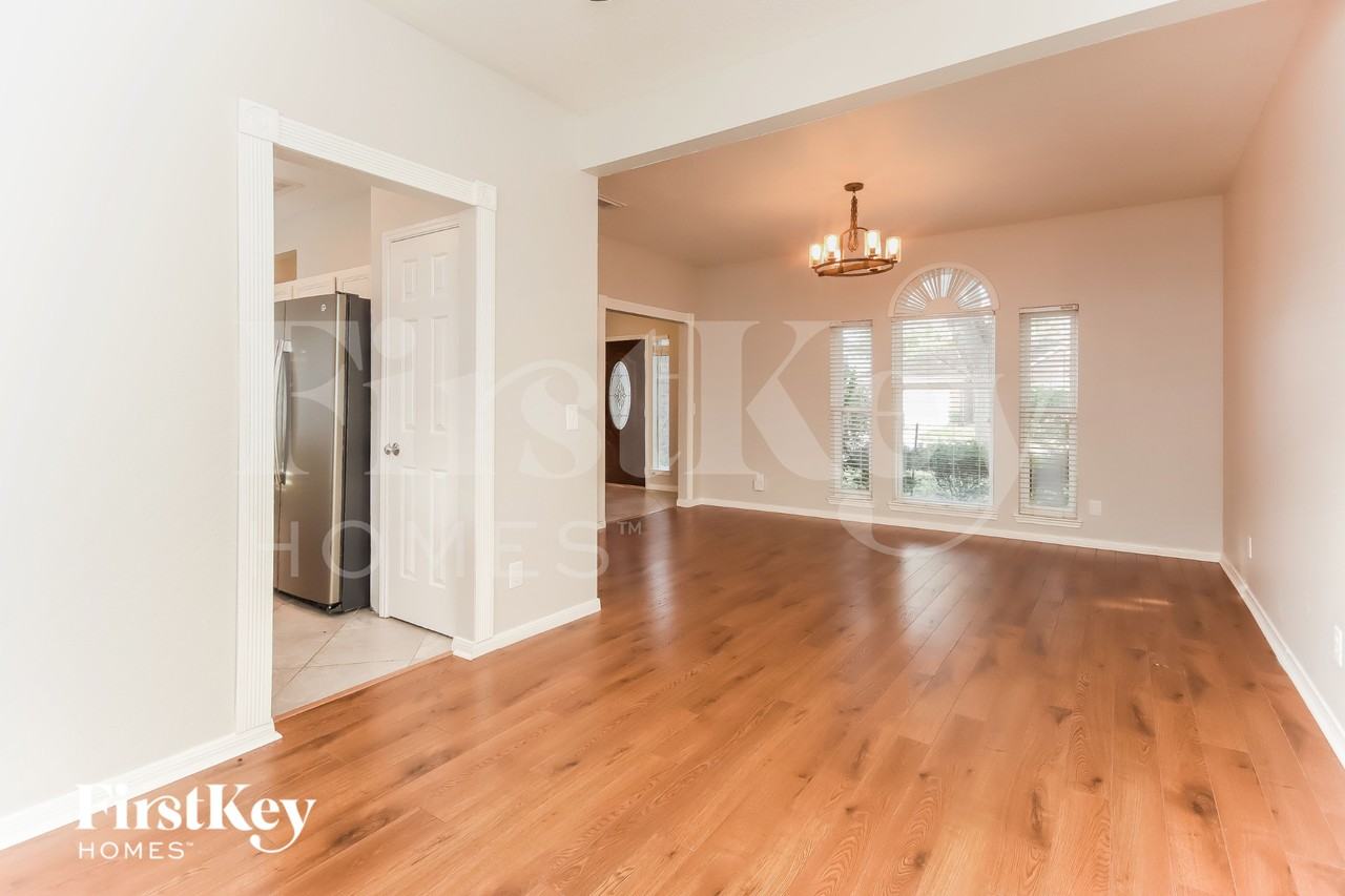 2913 Veva Dr - Photo 6 of 15