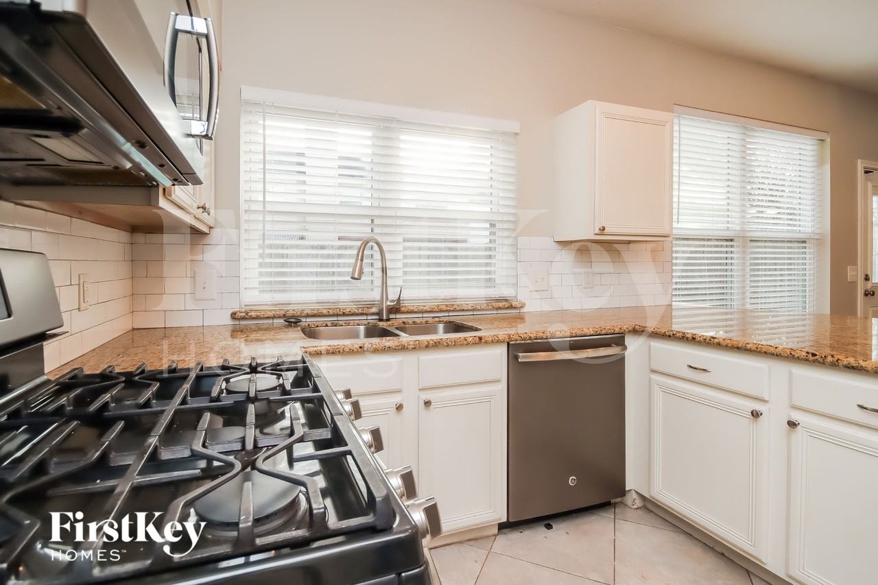 2913 Veva Dr - Photo 7 of 15