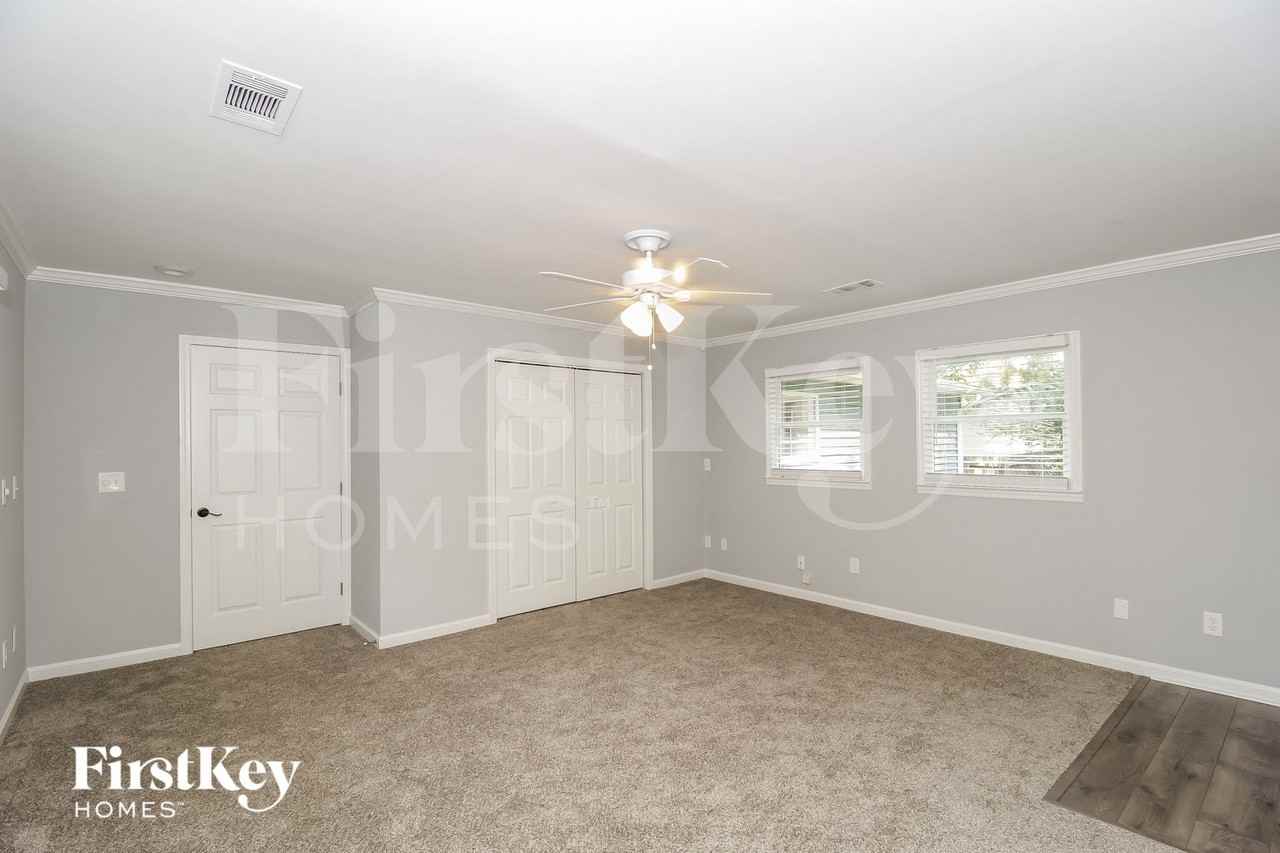 76 Hunters Cir - Photo 3 of 15