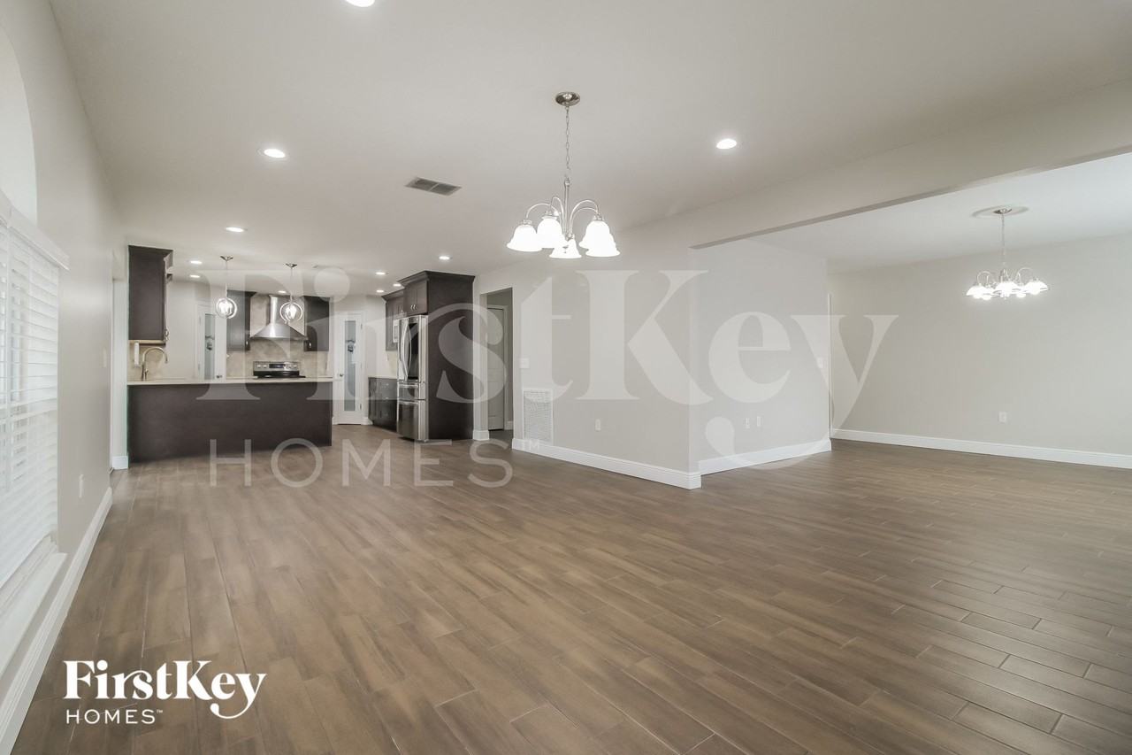 2982 Bonkirk Dr - Photo 3 of 15