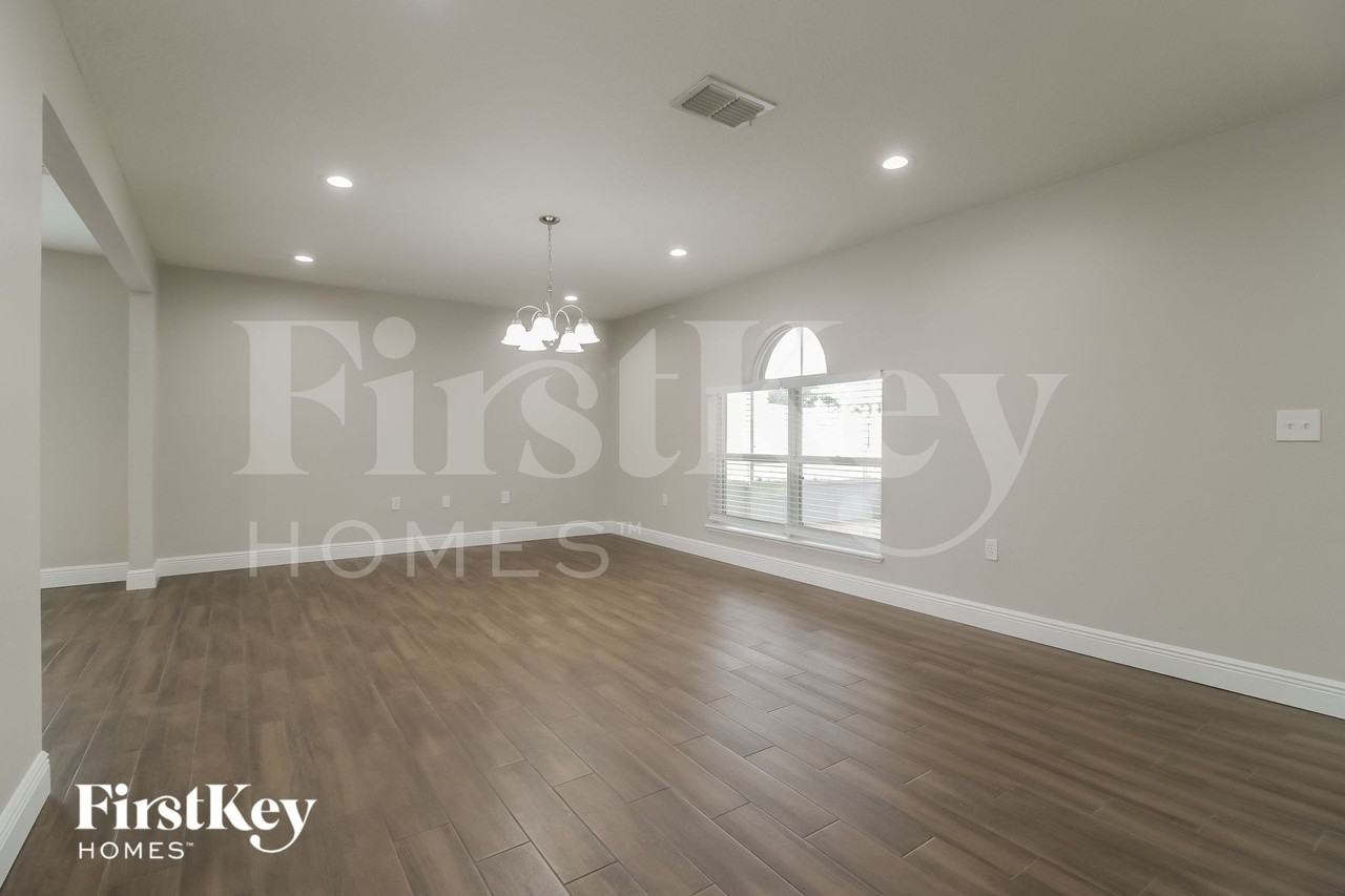 2982 Bonkirk Dr - Photo 5 of 15