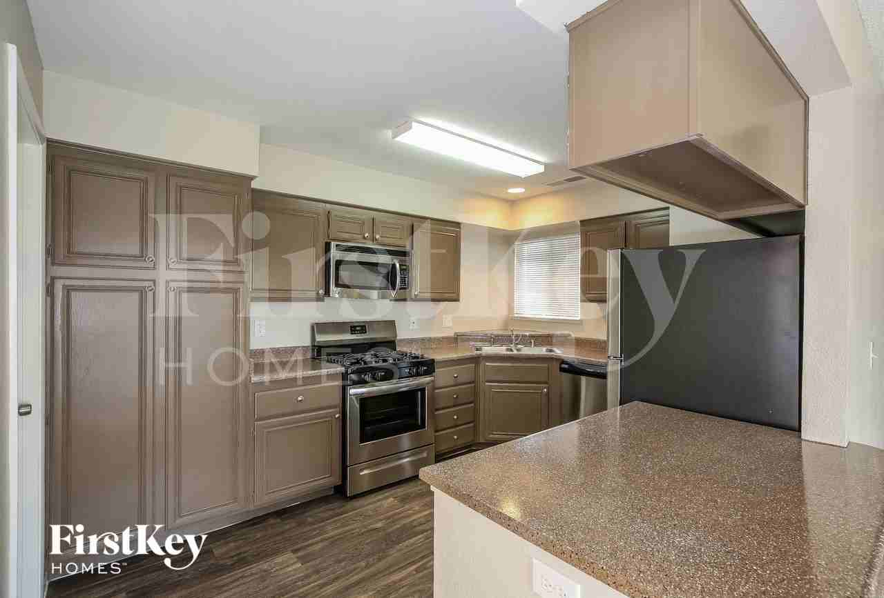 6533 Chilton Ct - Photo 5 of 15