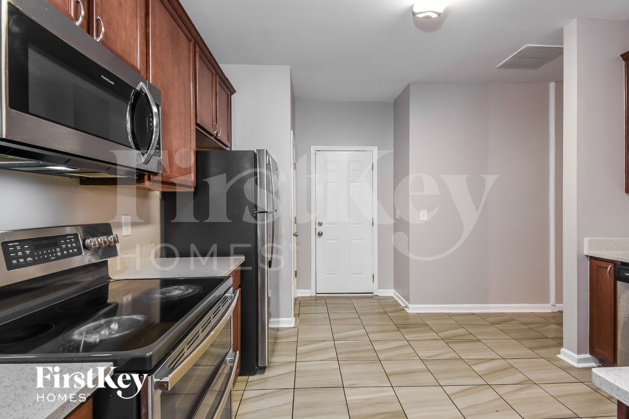 310 Alcovy Way - Photo 6 of 15