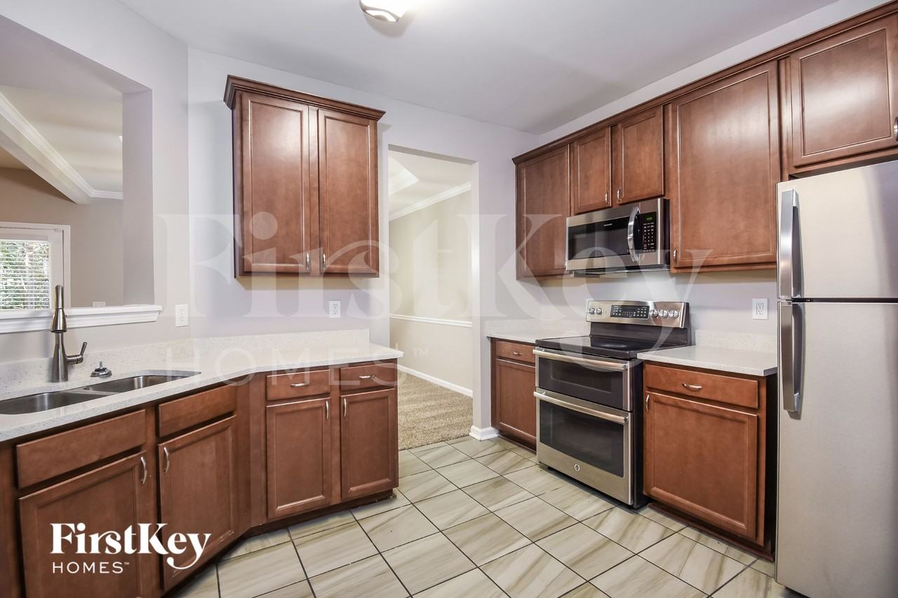 310 Alcovy Way - Photo 7 of 15