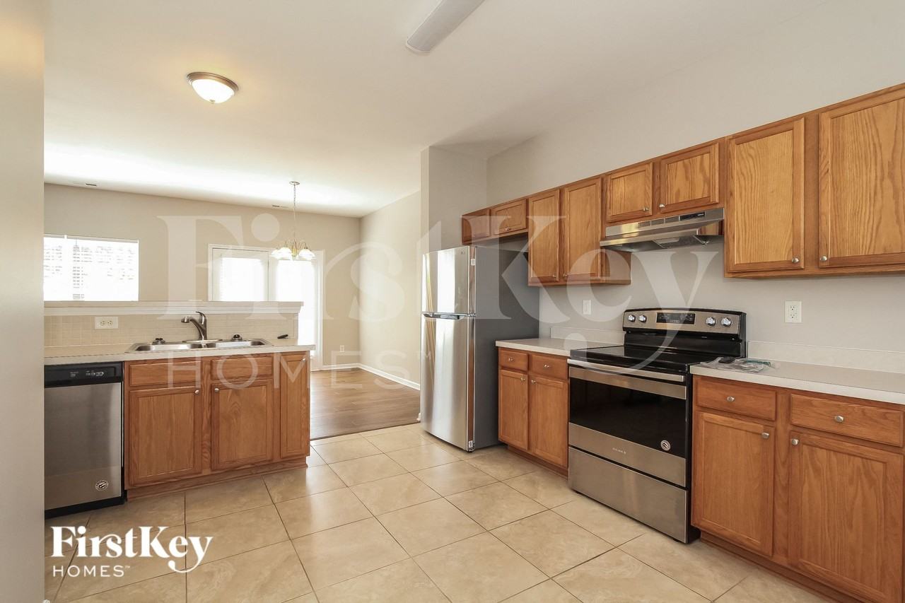 10544 Meadow Crossing Ln - Photo 6 of 15