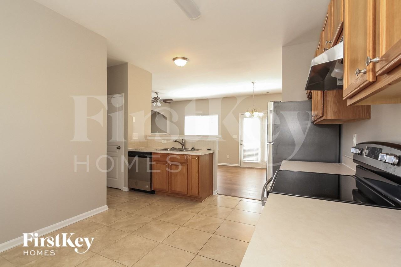 10544 Meadow Crossing Ln - Photo 7 of 15