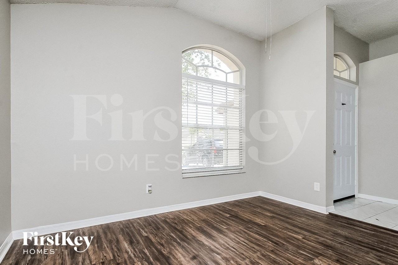 1405 Compton St - Photo 2 of 15