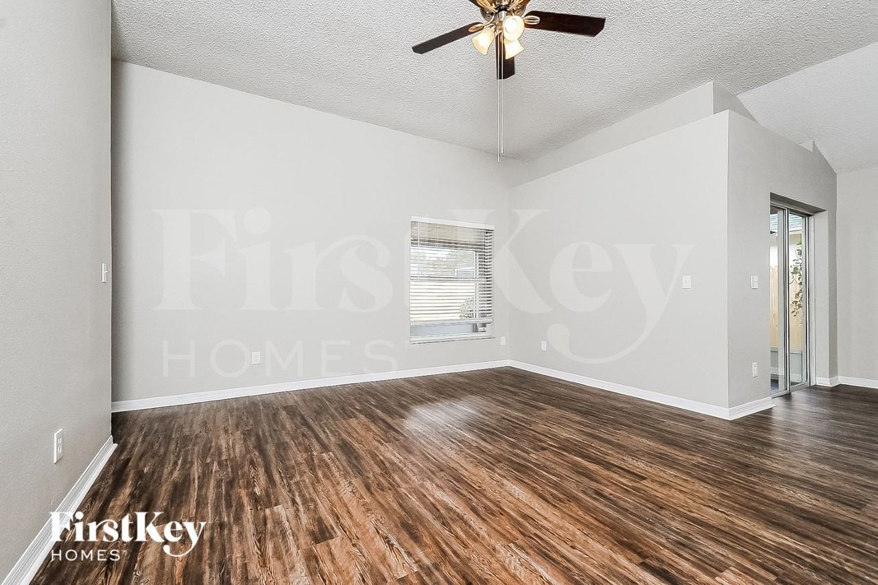 1405 Compton St - Photo 3 of 15