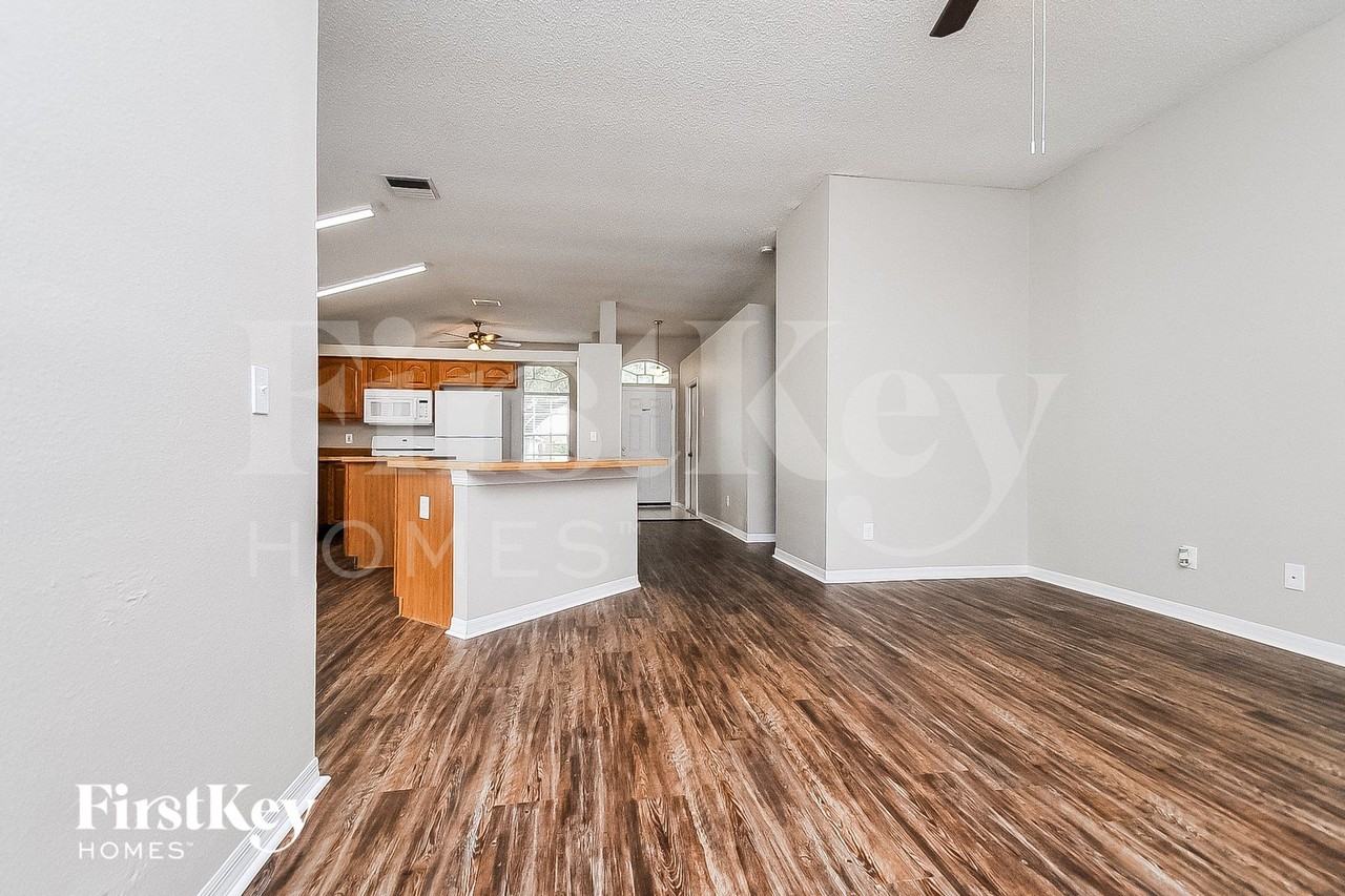 1405 Compton St - Photo 4 of 15