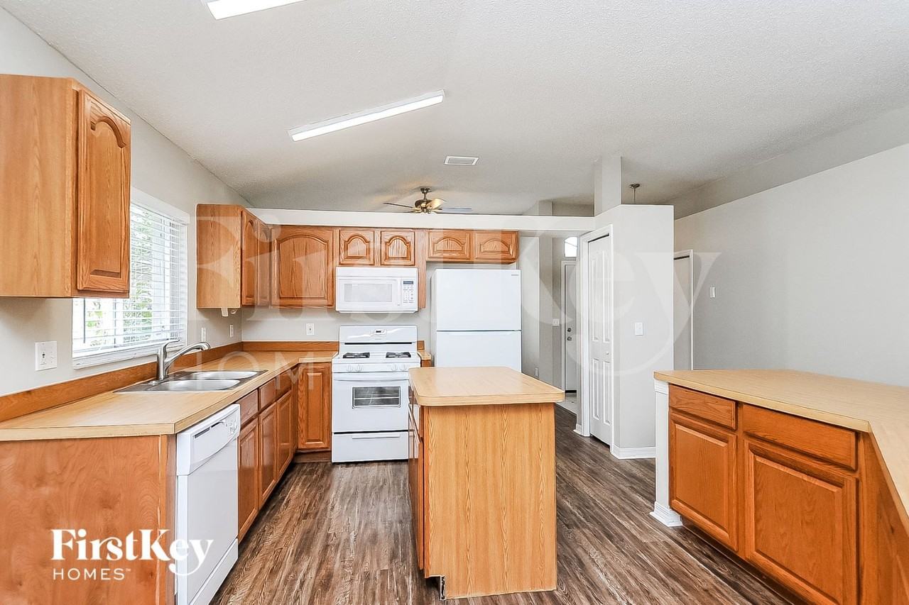 1405 Compton St - Photo 5 of 15