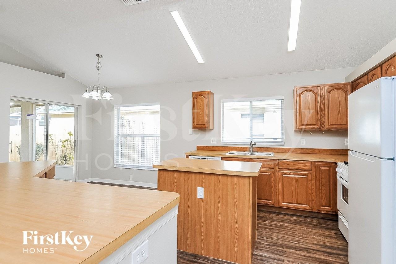 1405 Compton St - Photo 6 of 15