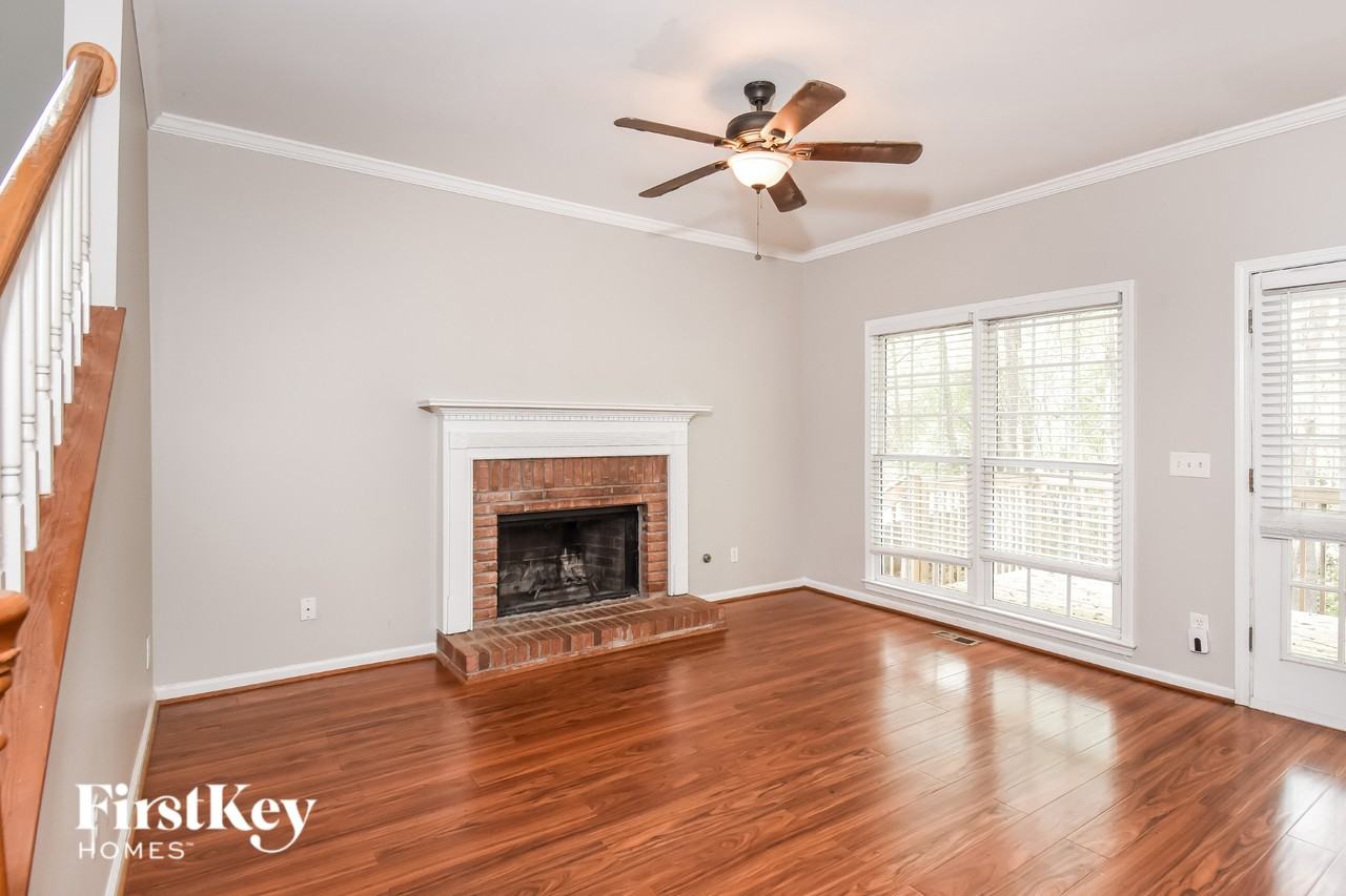 981 Brookton Sq - Photo 2 of 16