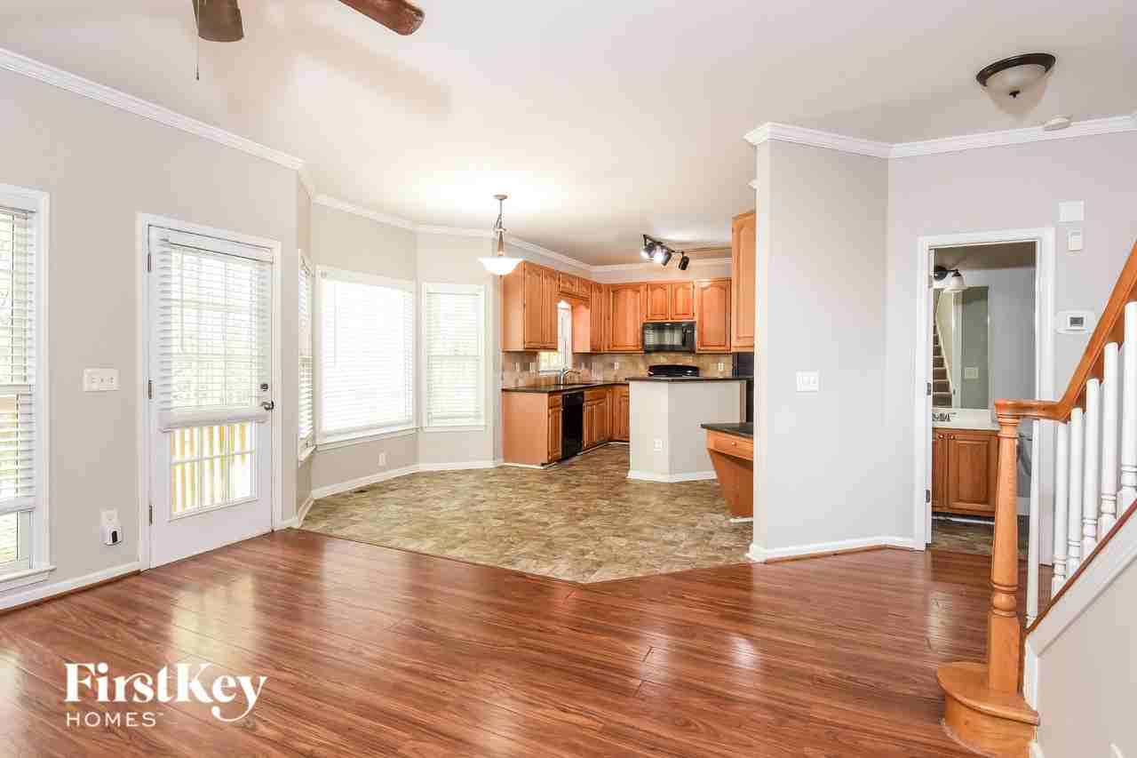 981 Brookton Sq - Photo 3 of 16