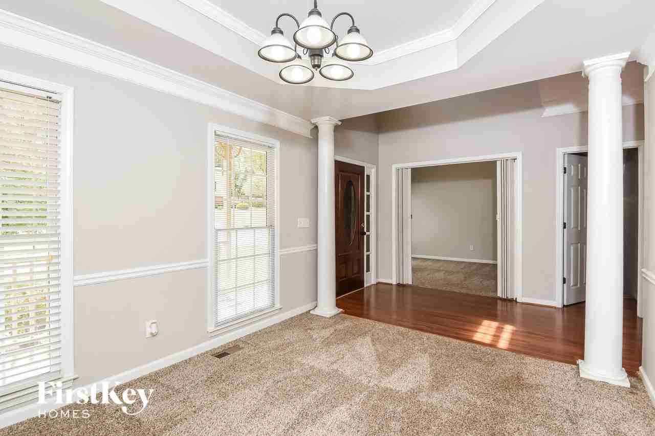 981 Brookton Sq - Photo 4 of 16