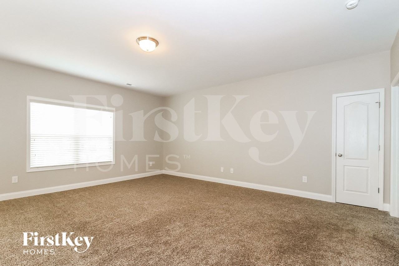 746 Breeders Cup Dr - Photo 3 of 15