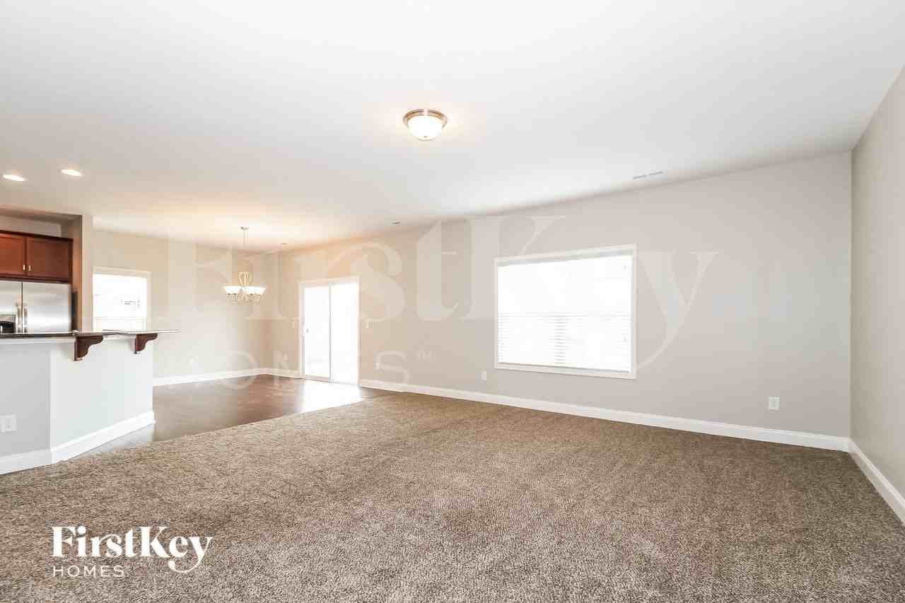 746 Breeders Cup Dr - Photo 4 of 15