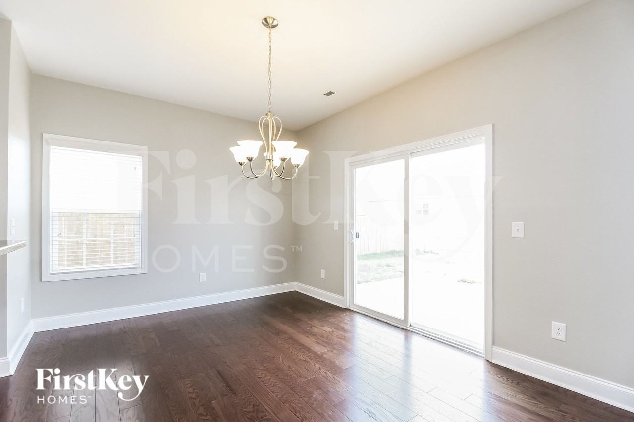 746 Breeders Cup Dr - Photo 5 of 15