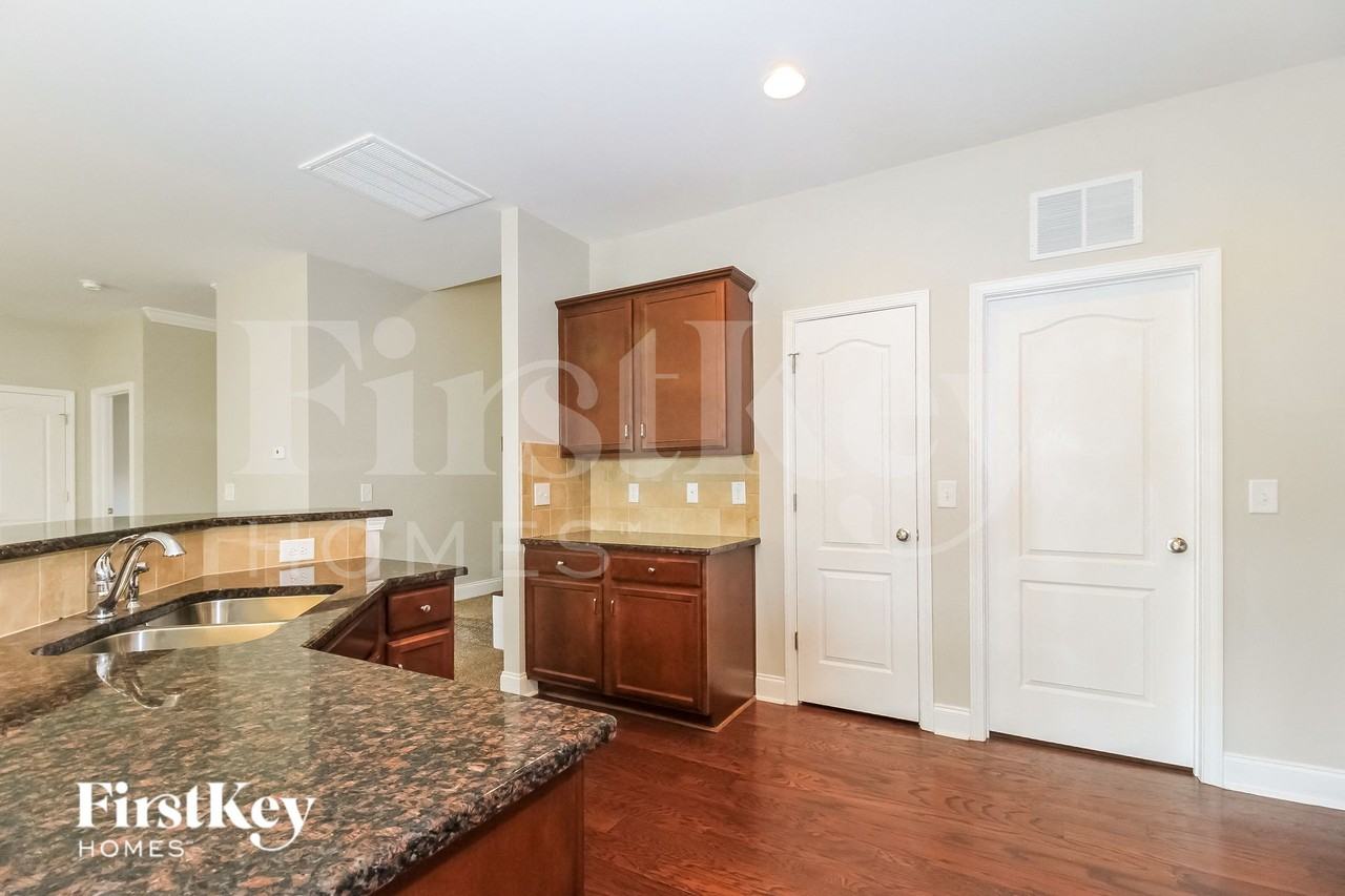 746 Breeders Cup Dr - Photo 6 of 15