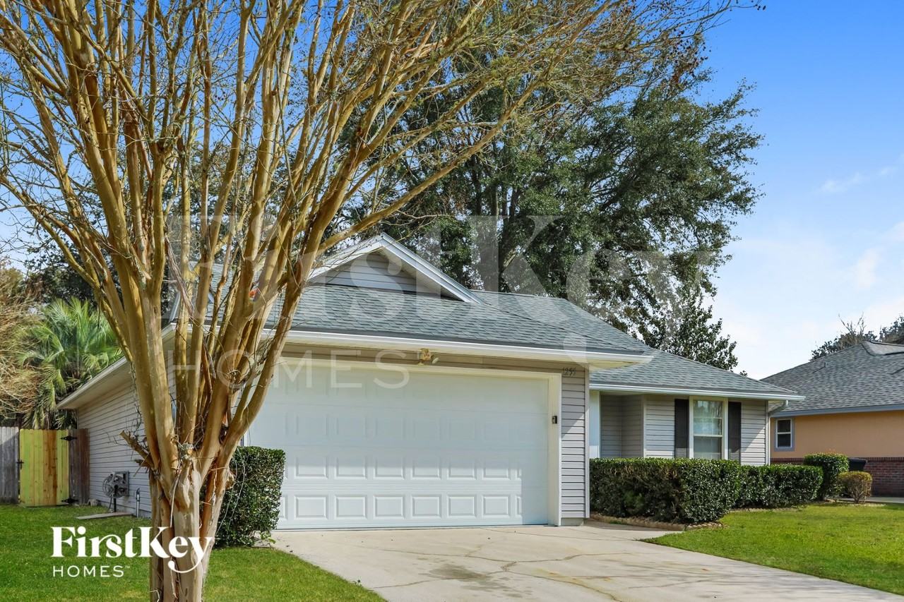 1255 Tahoe Ct - Photo 2 of 15