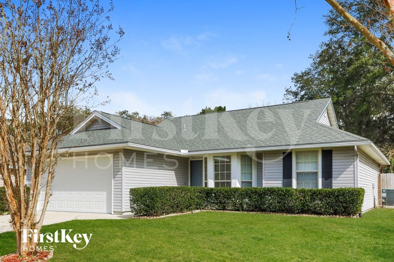 1255 Tahoe Ct - Photo 3 of 15