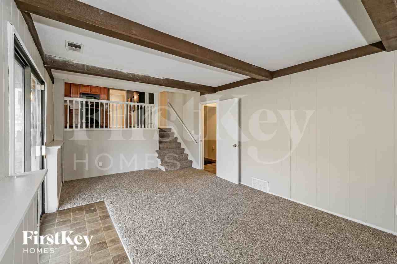 9916 Parkhill St - Photo 3 of 19