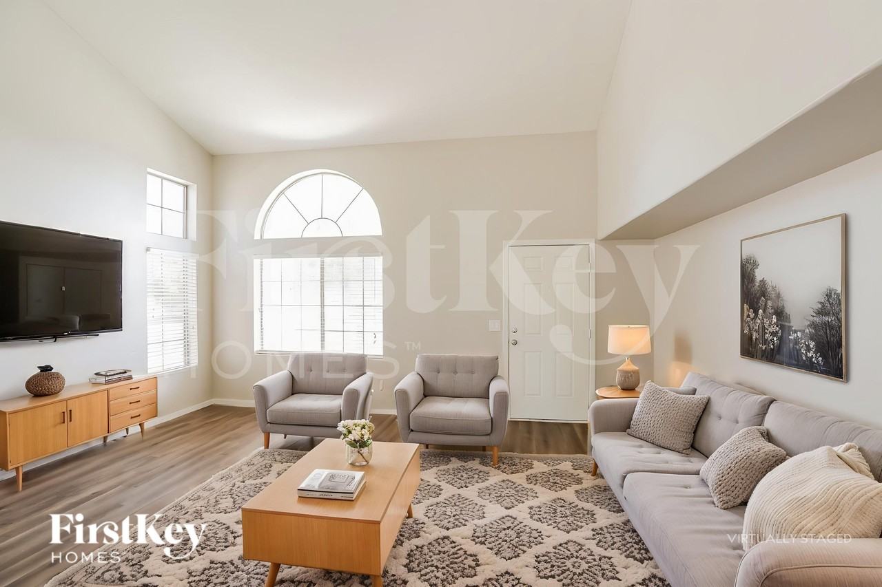 7963 W Marlette Ave - Photo 5 of 19