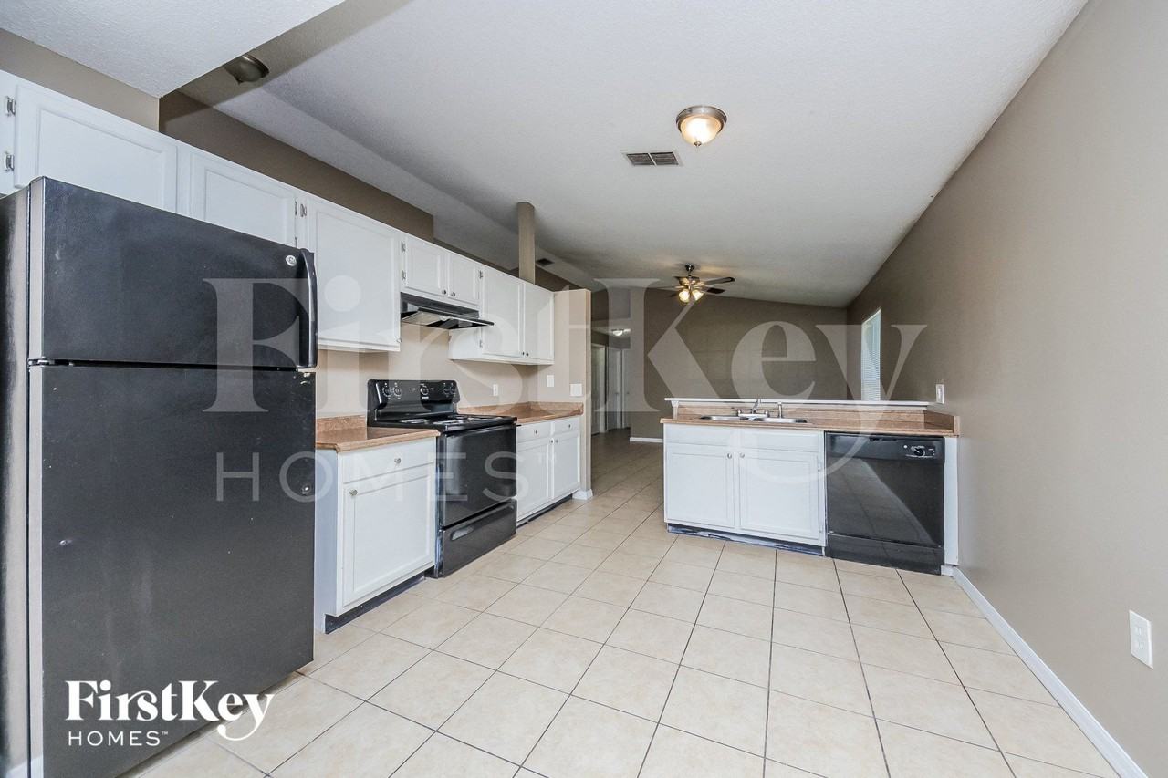 7560 Groveoak Dr - Photo 7 of 15