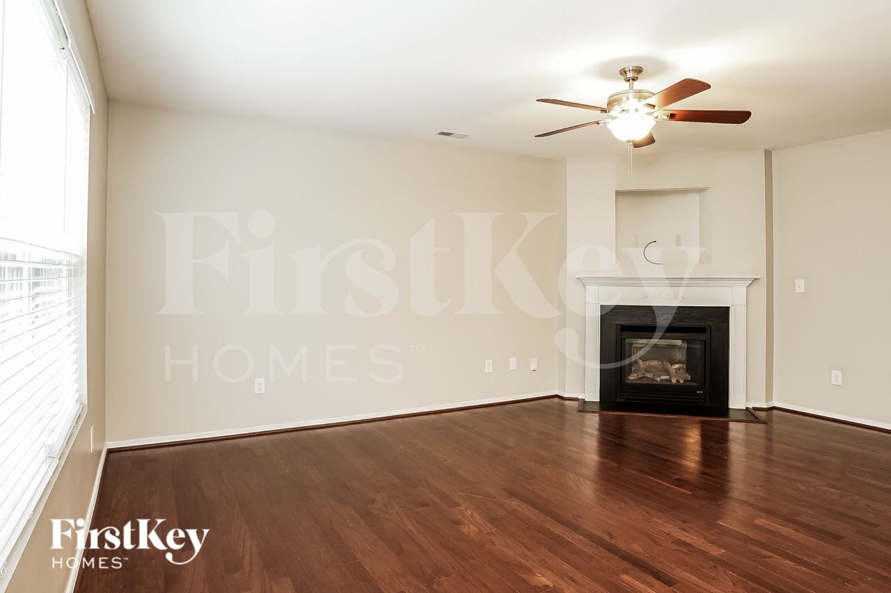 500 Martha Ct - Photo 2 of 16