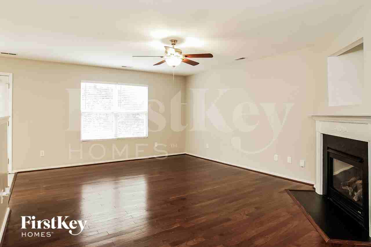 500 Martha Ct - Photo 3 of 16