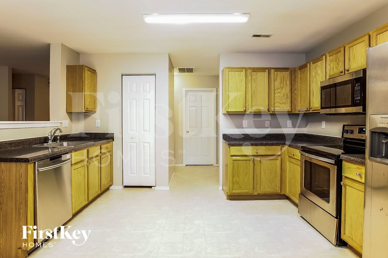 500 Martha Ct - Photo 6 of 16