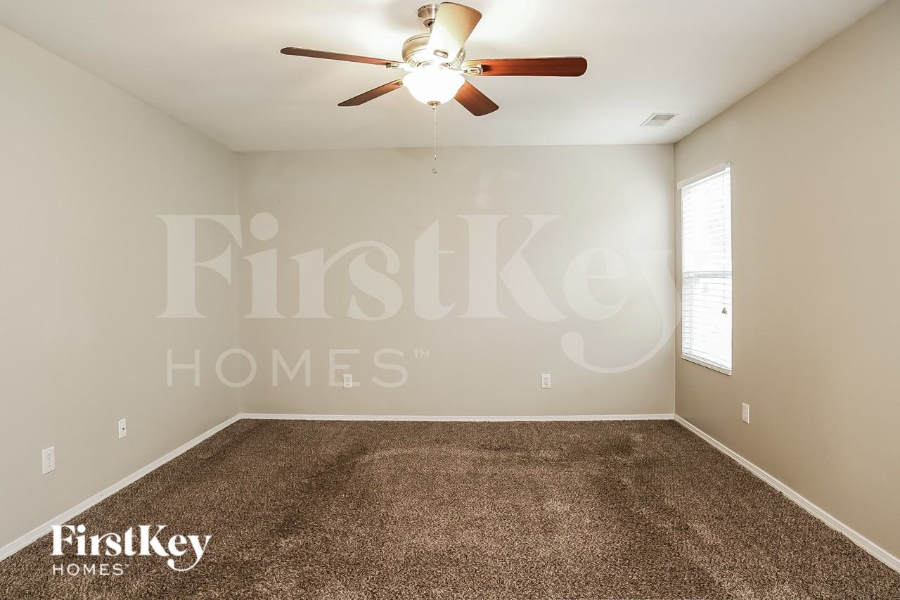 500 Martha Ct - Photo 7 of 16