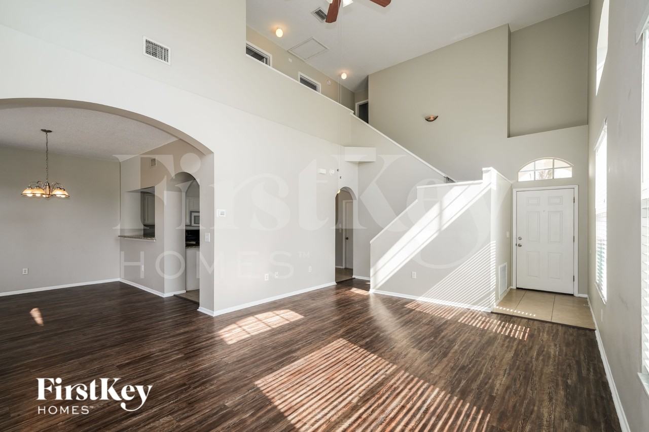 4701 Hunts Ct - Photo 2 of 19
