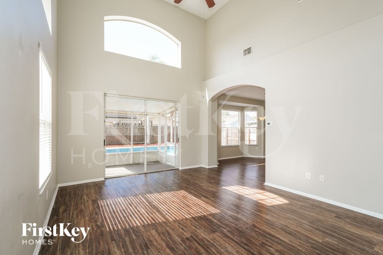 4701 Hunts Ct - Photo 3 of 19
