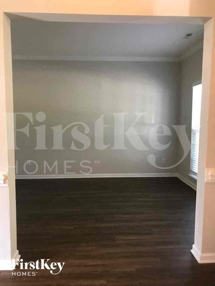 4204 Laurel Ridge Cir - Photo 3 of 15