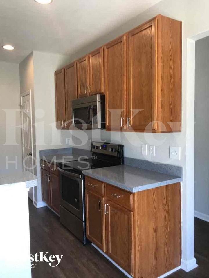 4204 Laurel Ridge Cir - Photo 7 of 15