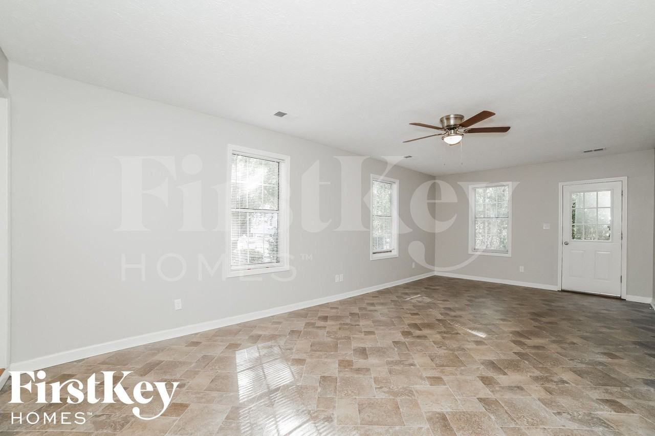 3902 Viola Ct - Photo 4 of 15