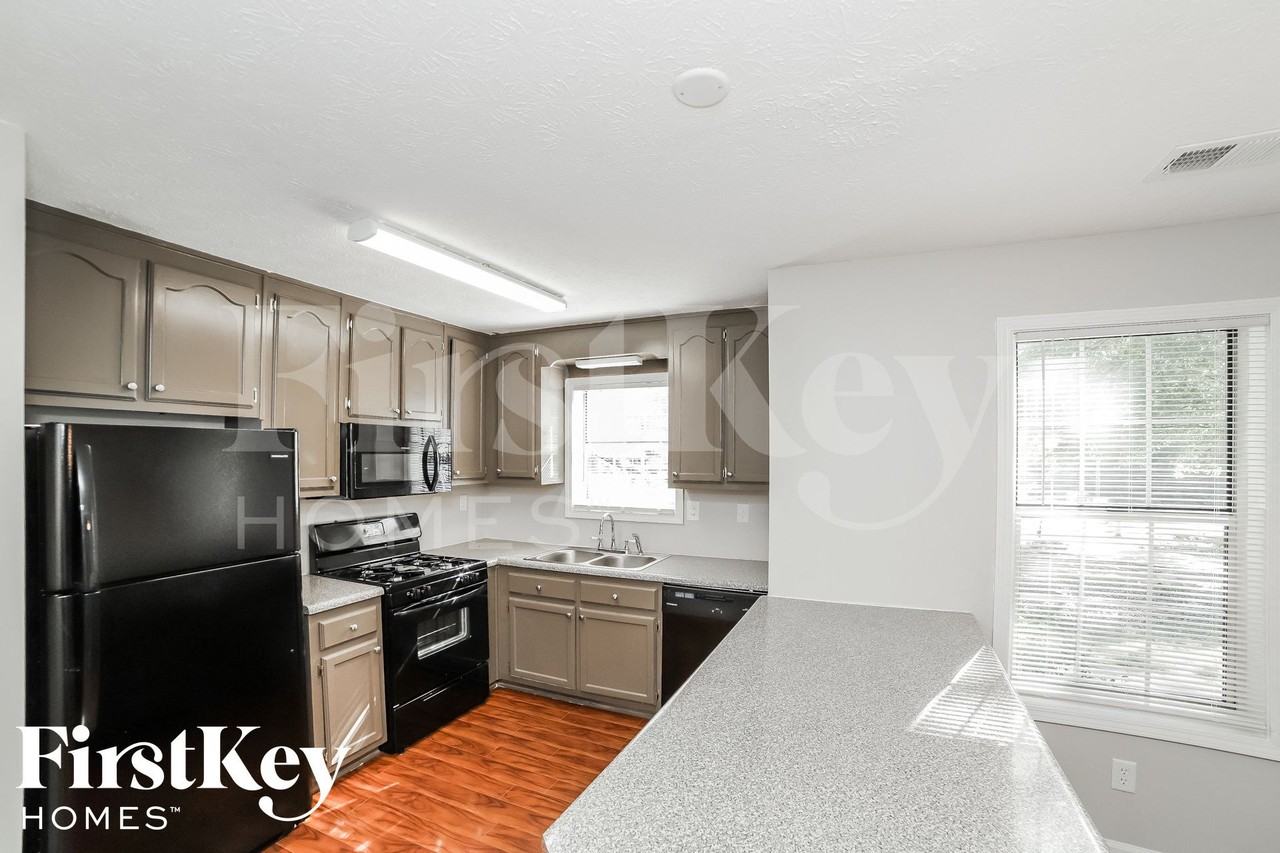 3902 Viola Ct - Photo 5 of 15