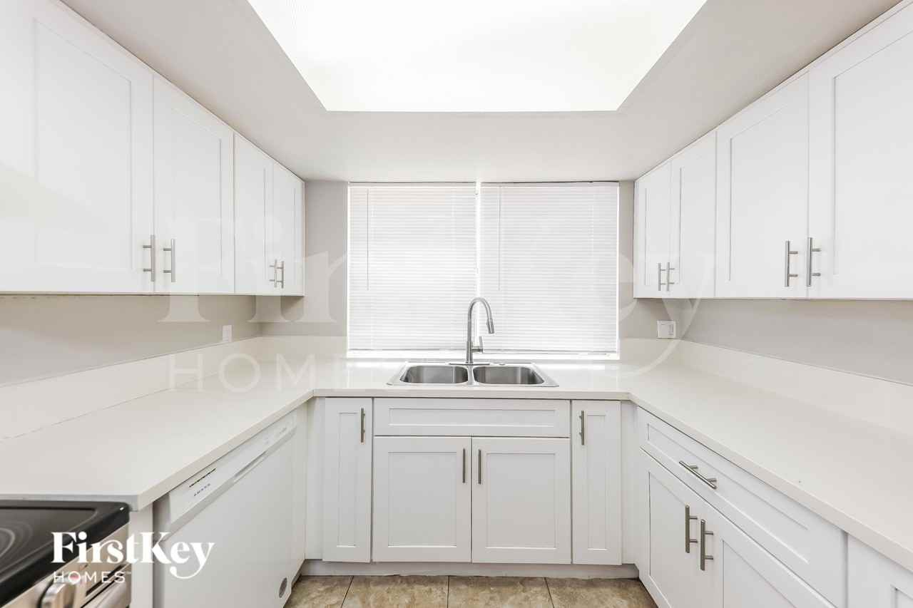 3816 W Northern Ave - Photo 5 of 16