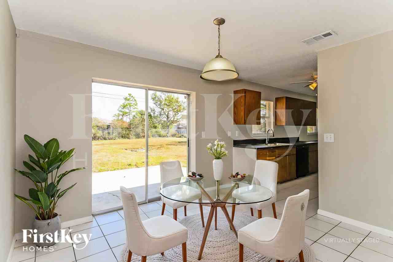 325 Ne 23rd Ave - Photo 6 of 20