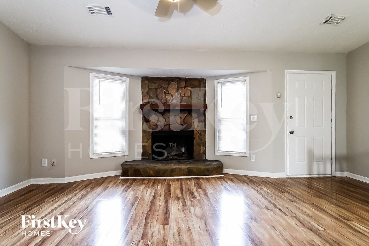 2592 Chippewa Ct - Photo 2 of 15