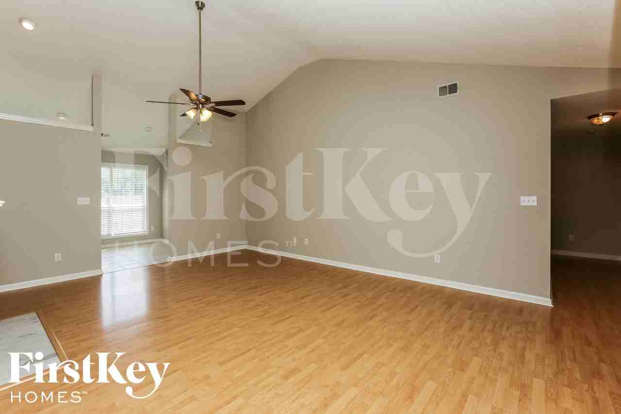 200 Summer Hill Dr - Photo 2 of 15