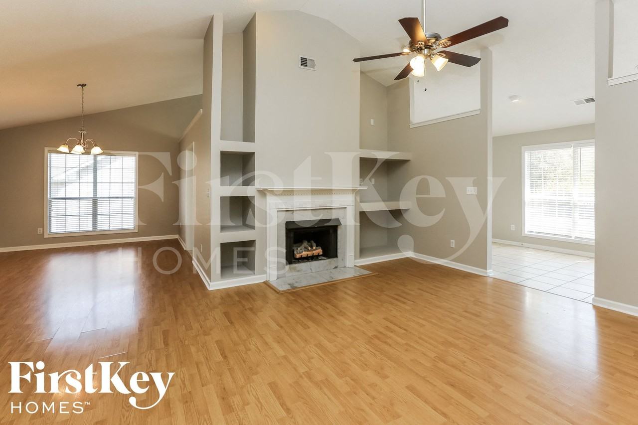 200 Summer Hill Dr - Photo 3 of 15