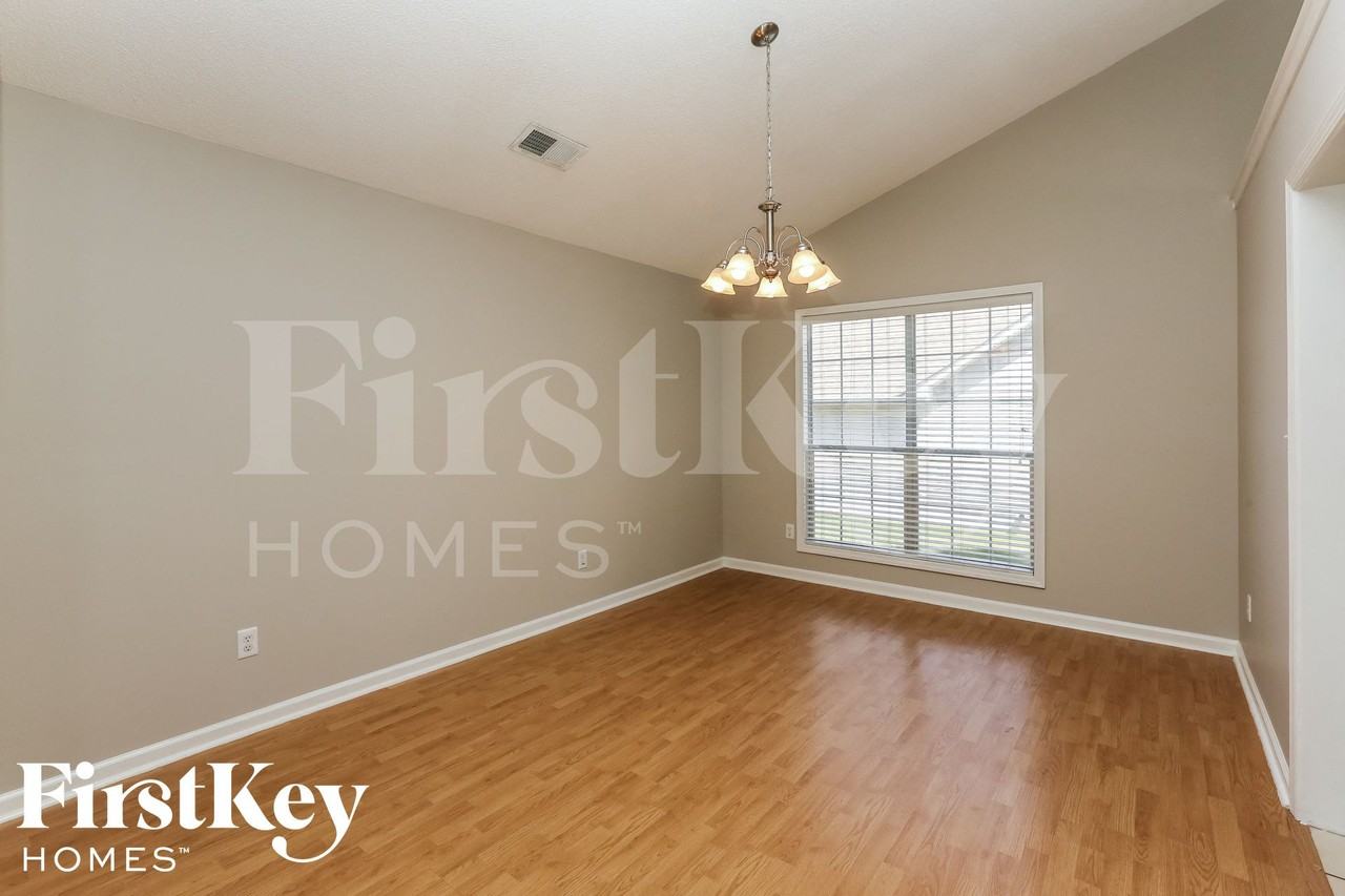 200 Summer Hill Dr - Photo 4 of 15